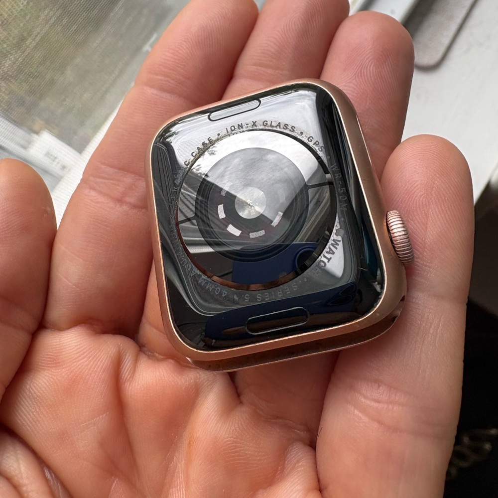 Apple Watch Series 5 40mm GPS - Picture 8 of 15